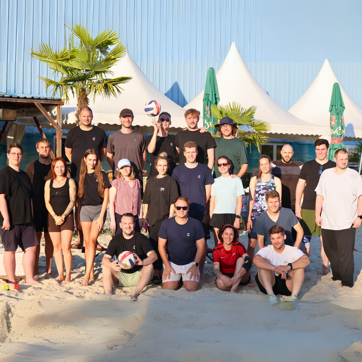 Teamfoto am Strand